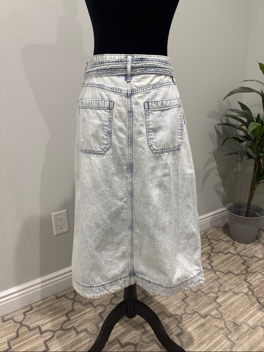 GAP Light Acid-Wash Denim Midi Skirt with Self-Tie Belt - Picture 2 of 4